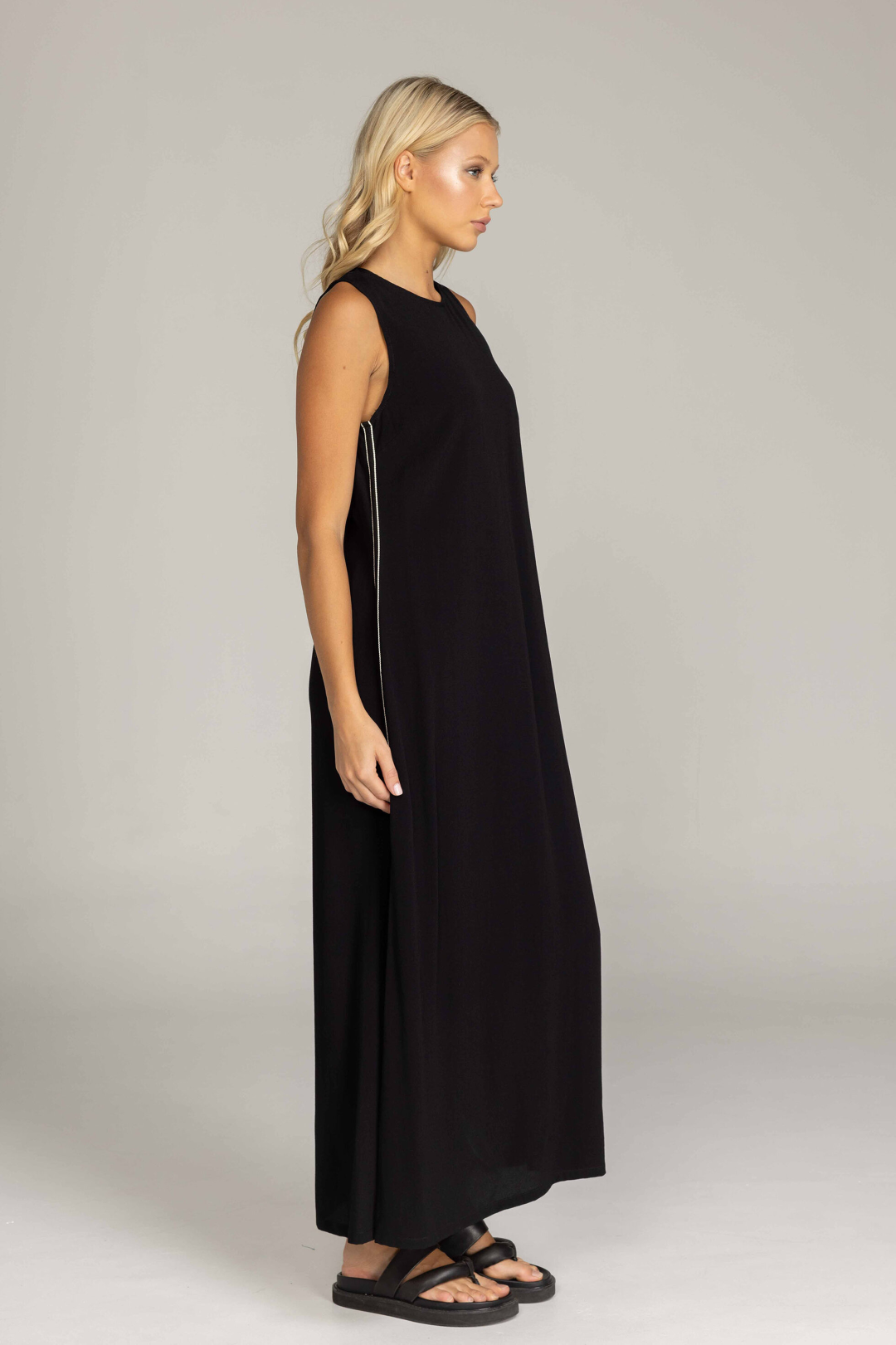 Embraced As One Dress Black/White Sideseam
