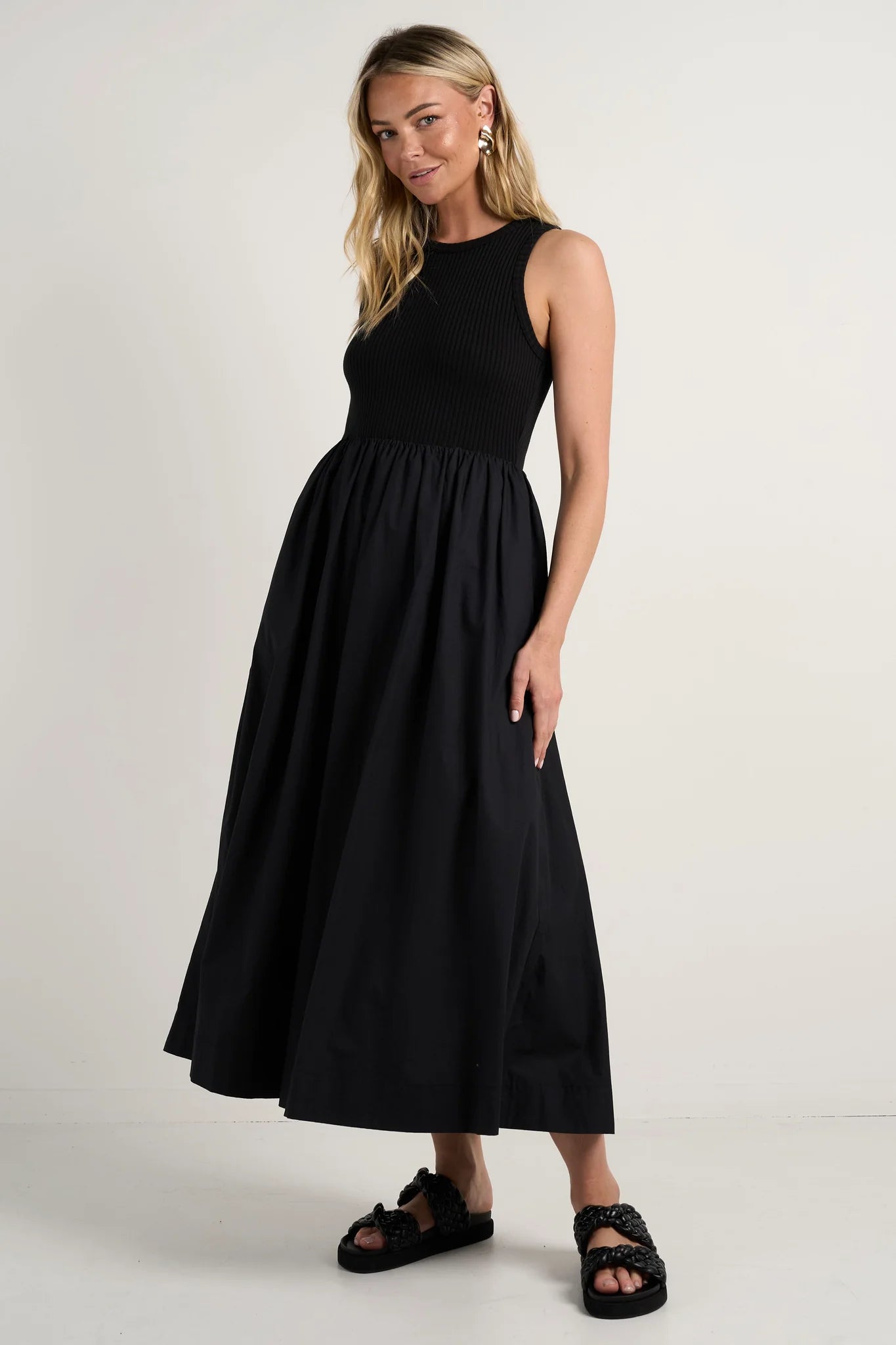 Indispensable Crew Neck Midi Dress Blk