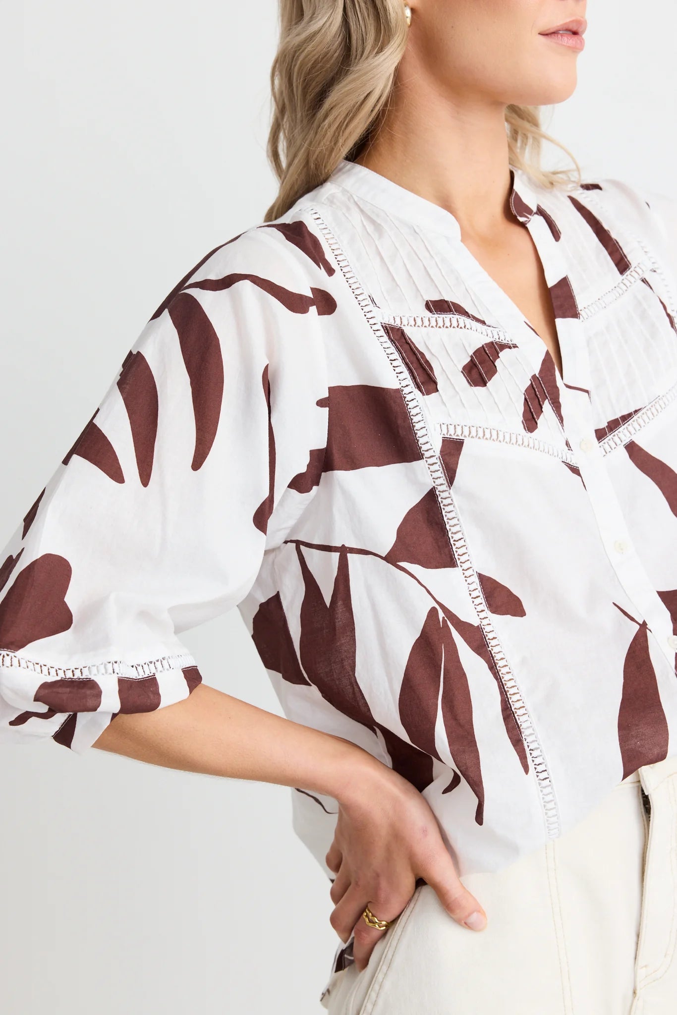 Ornamental Leaves SS Shirt Chocolate