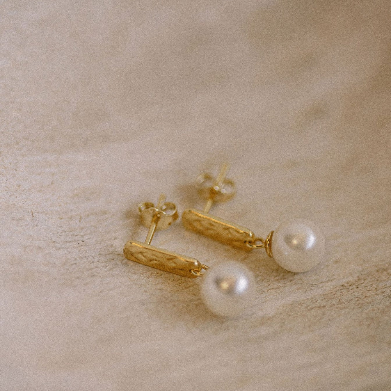 Luna Pearl Earrings Gold